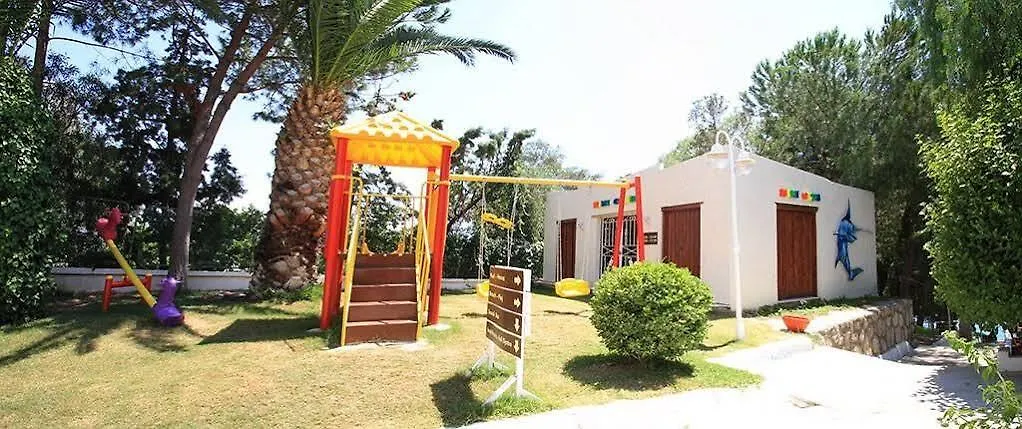 מלון קוסדסי Vista Hill 4*,